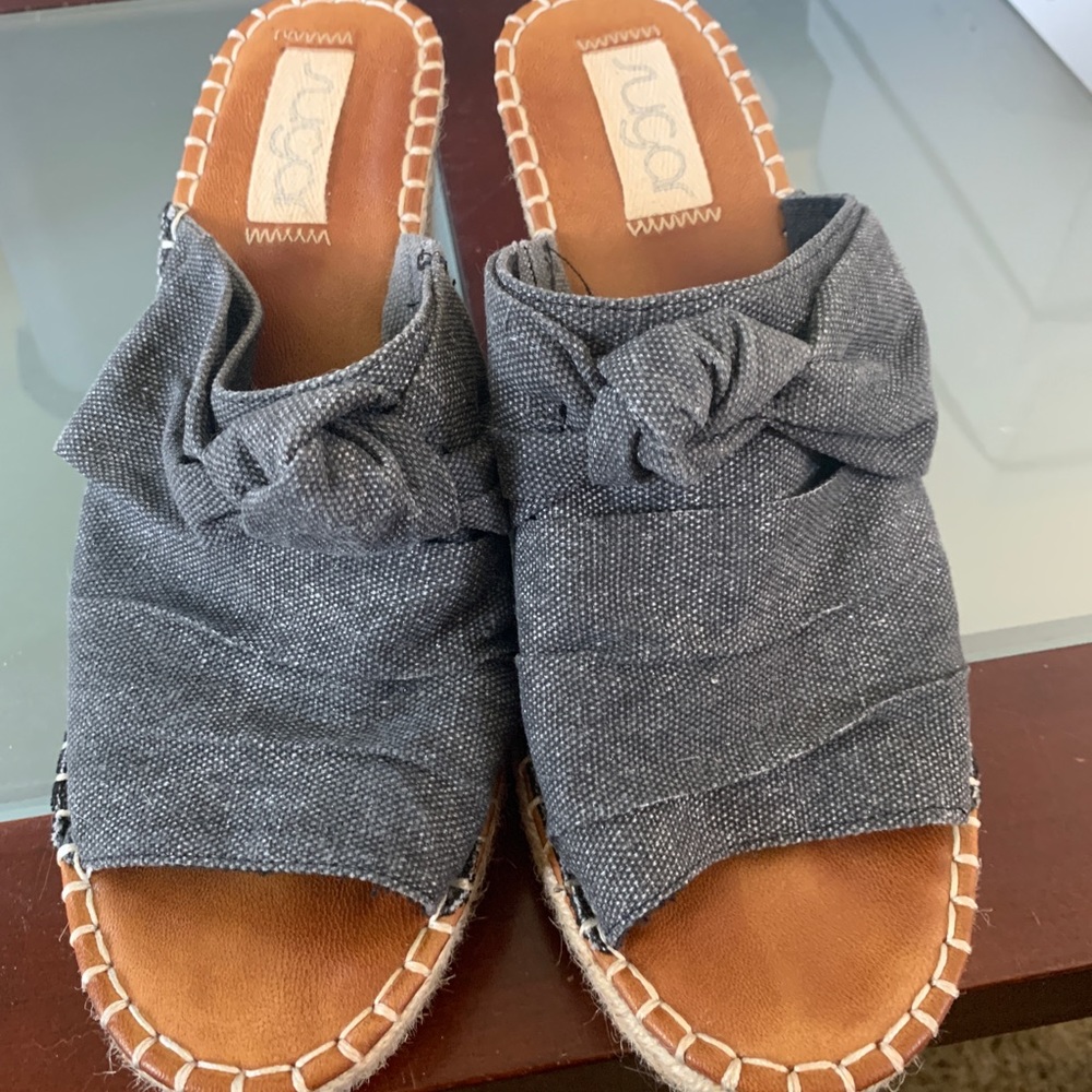 Women’s wedge slides